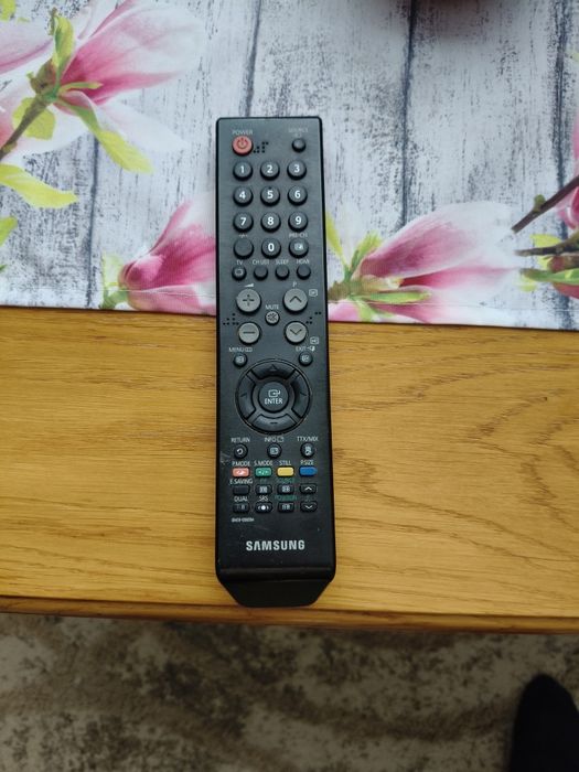 Telewizor LCD SAMSUNG 23 cale płaski