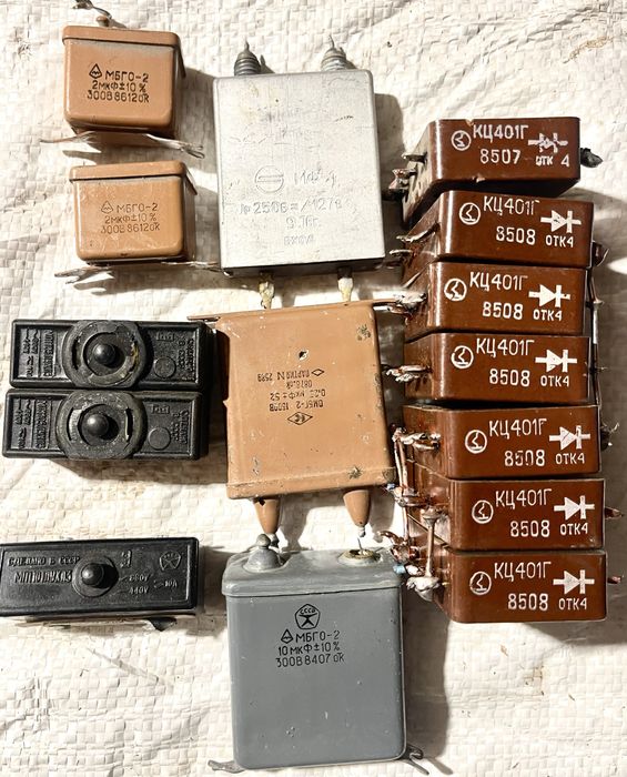 Продам слветскую єлекьро деталі роземи,роле,транзістера,е ще богато.