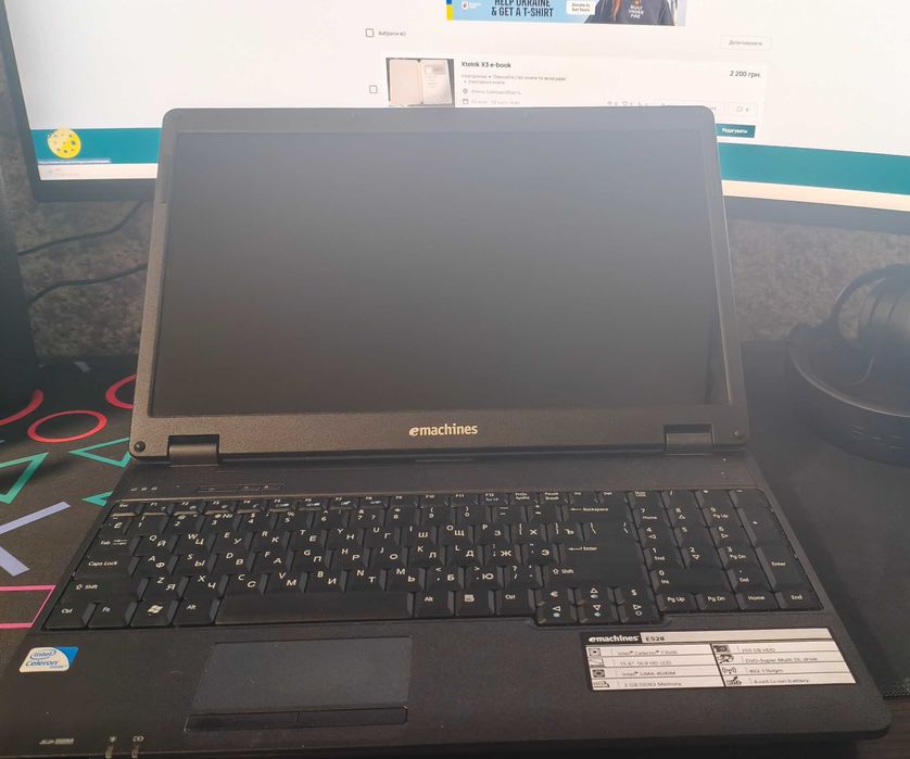 Ноутбук eMachines E528