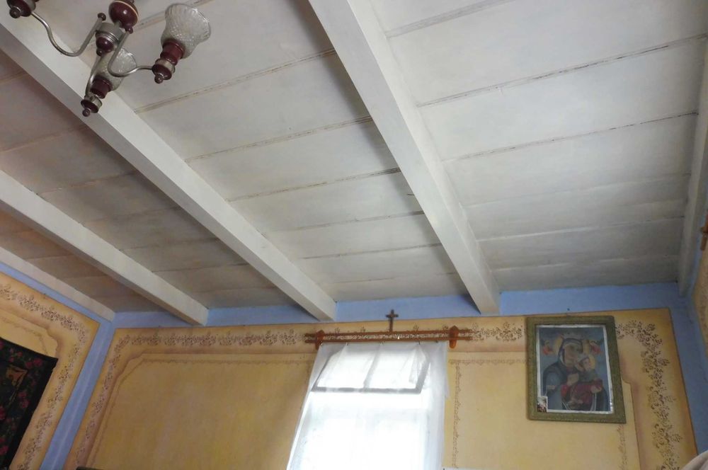 Продам господарство (хату, ділянку) поблизу Коломиї (Івано-Франківська обл.)