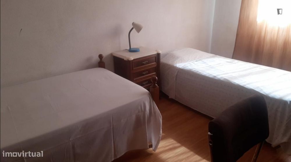Quarto - localizado em Alto de São João Coimbra
