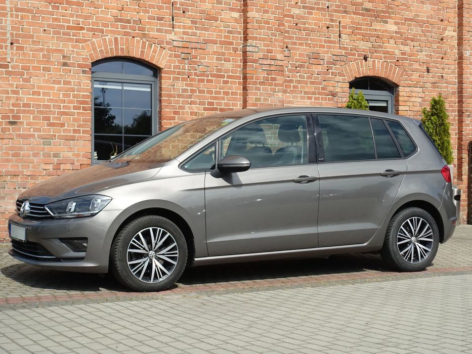 Volkswagen Golf Sportsvan Klimatronic NAVI HAK Alufelgi Niski Przebieg Zarejestrowany w PL