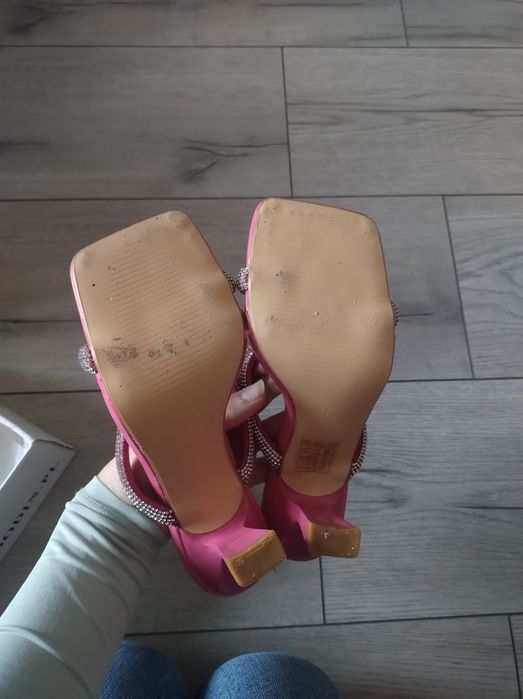 Fuksjowe szpilki różowe klapki na obcasie diamenciki barbie wesele