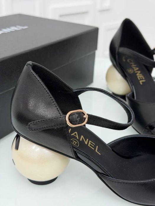 Туфлі Chanel в наявності