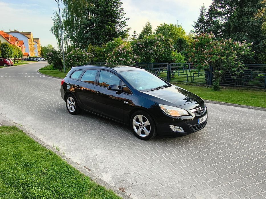 Opel Astra 1.7CDTI, klimatyzacja , parkotronic , detailing ,2x komplet kół,