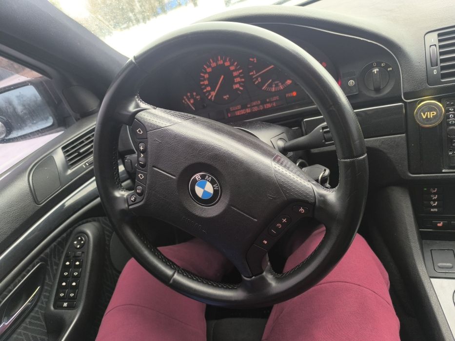 Черная БМВ е39 Акпп