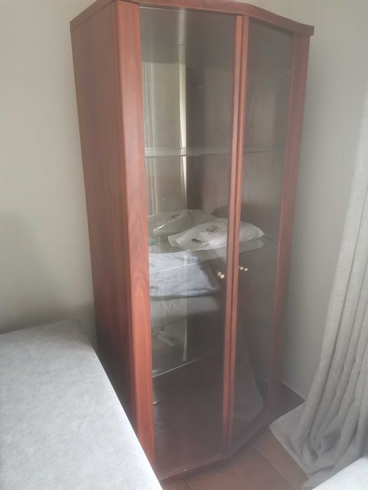 Cristaleira /vitrine de cerejeira