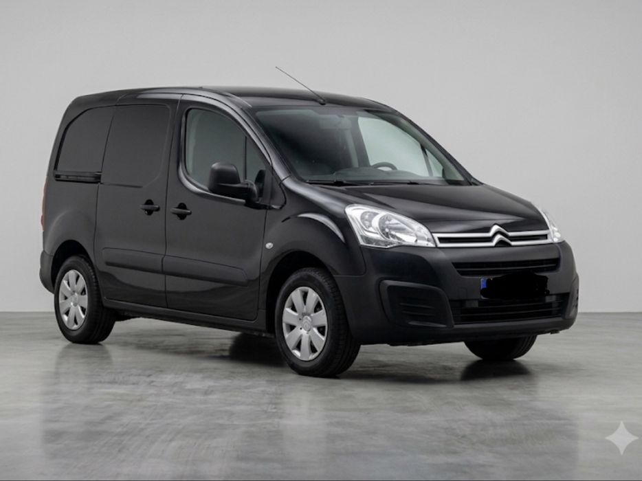 VW Crafter 2016 com cortina e plantaforma elevatoria.