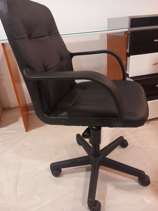 Secretária  com bloco de gavetas+ Cadeira