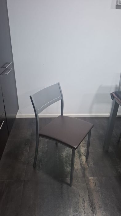Mesa jantar extensível em vidro com 6 cadeiras