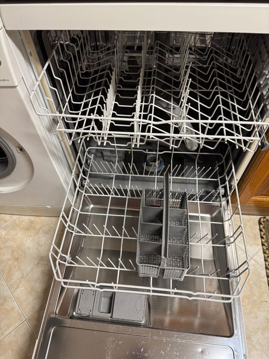 Máquina de lavar a LOIÇA e máquina de lavar a ROUPA