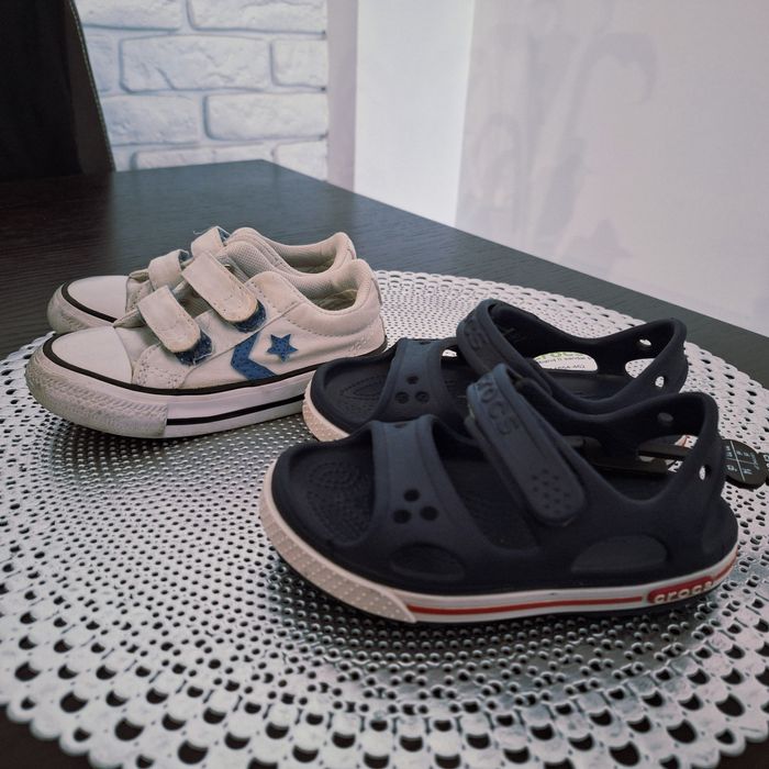 Sandały crocs i  trampki converse