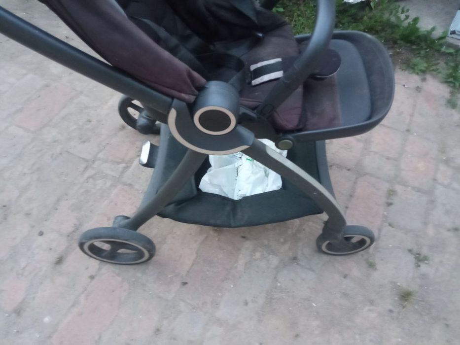 Коляска прогулочная