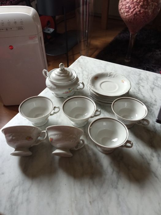 Porcelanowe filiżanki ,cukiernica Wałbrzych