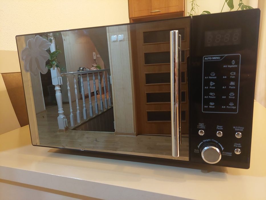 Mikrofala z grilem wolnostojąca .