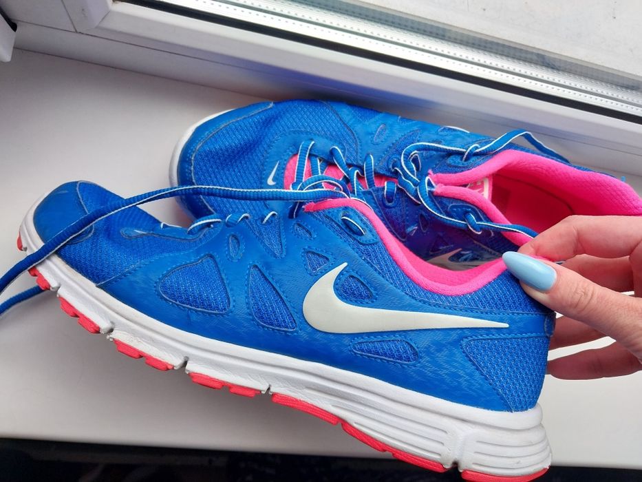 Кроссовки Nike женские