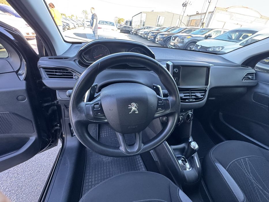 Продам Peugeot 208