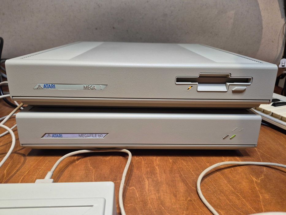 ATARI Mega 1  ST / komplet komputer, dysk , klawiatura, myszka i monit