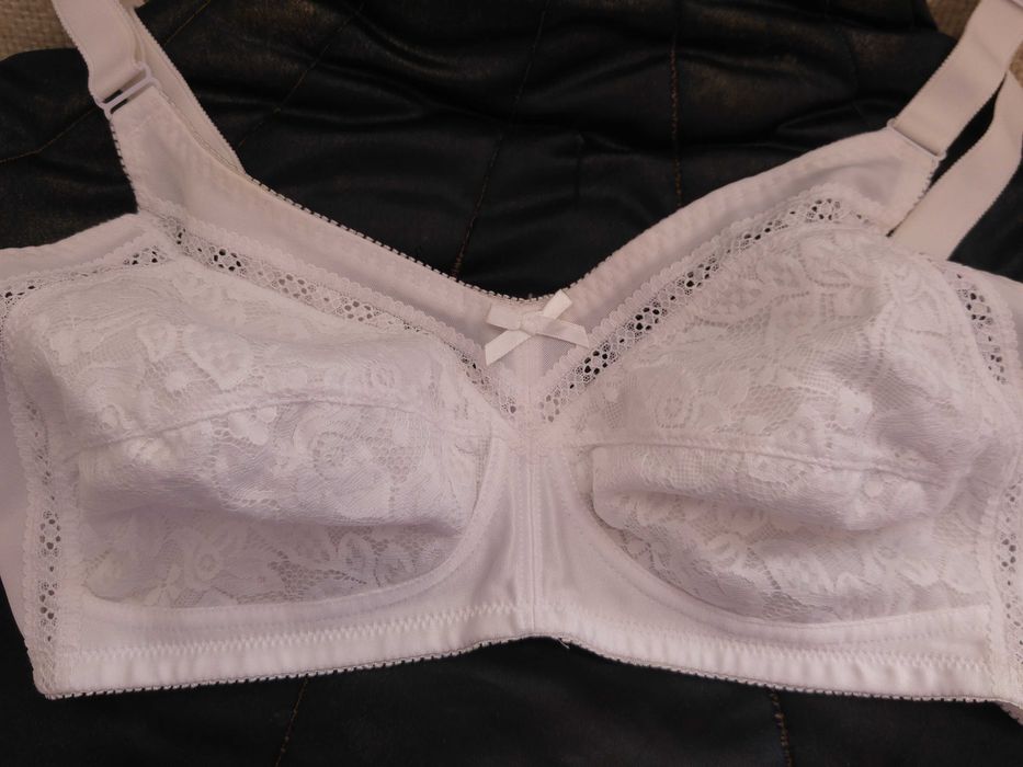 Biustonosz koronkowy biały