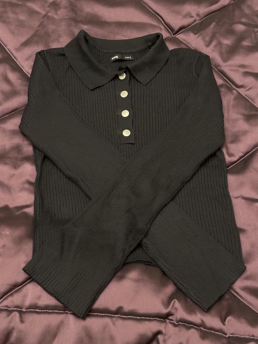 Чорна кофта. Гарно виглядає на тілі.