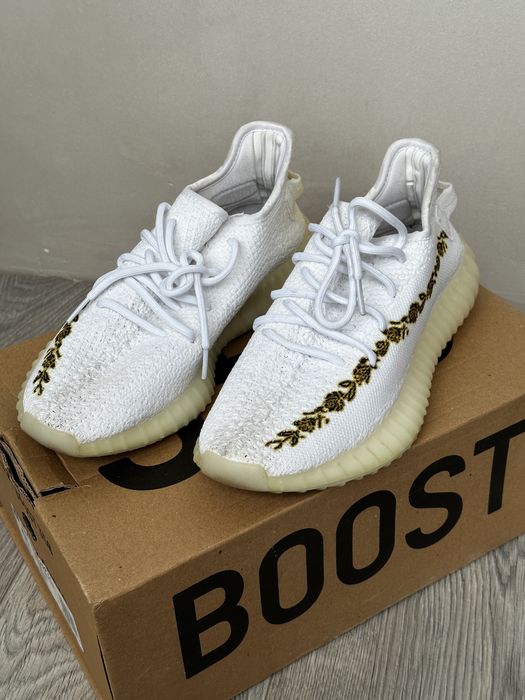 Жіночі кросівки ADIDAS YEEZY BOOST