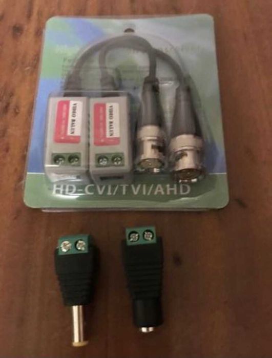 Комплект підключення відеокамери: балун-ресівер та конектори живлення