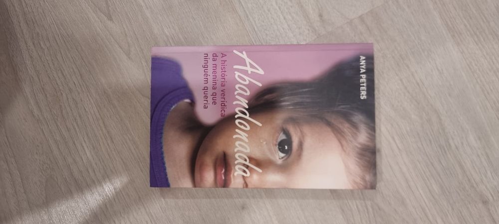 Livro "Abandonada"