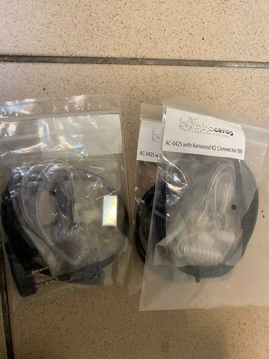 Продам 2 б/у рації Kenwood TK-3307 + нова зарядка та  гарнітури до неї