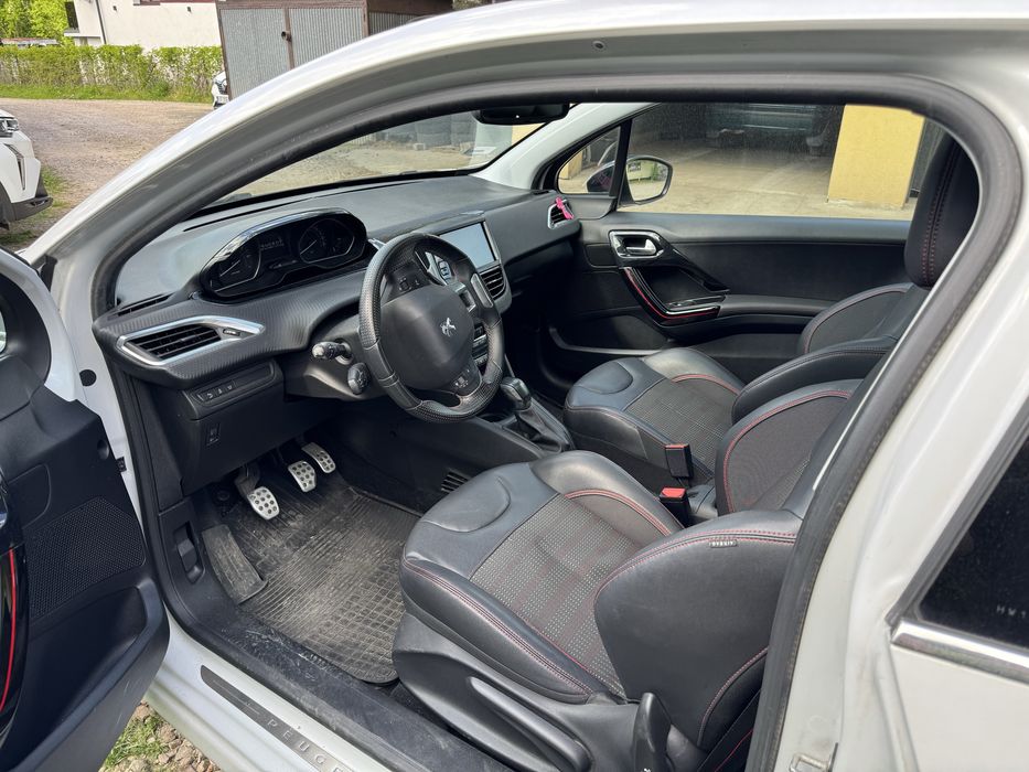 Peugeot 208 GT-LINE 1,2THP 2017r 120tys km biała perła szklany dach