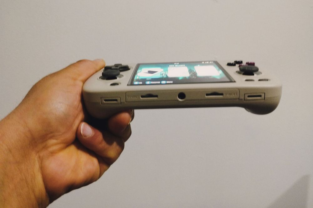 Consola Portátil Anbernic RG Cube XX + Extras - Como Novo