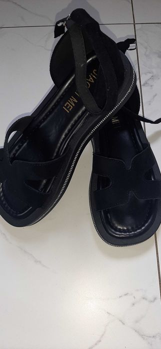 Продам босоніжки шкіра замш 38 розмір