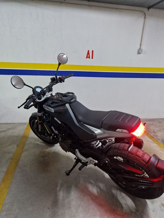 Husqvarna svartpilen 125 05/2024 (4741 km)