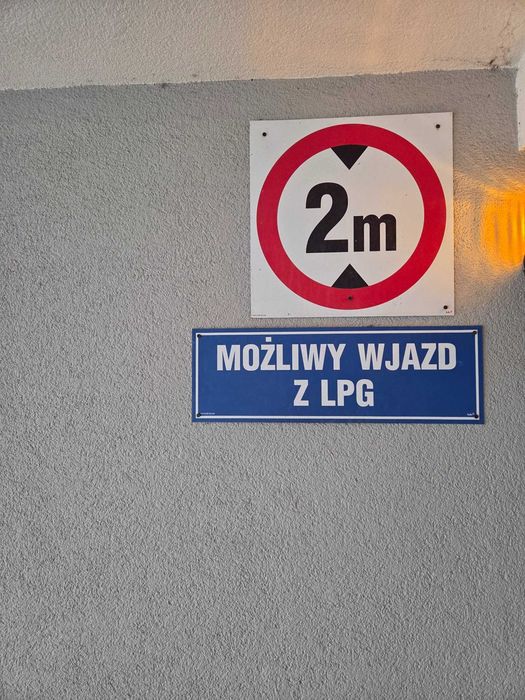 Miejsce postojowe w hali - Cztery Oceany Gdańsk Przymorze - Widok 3
