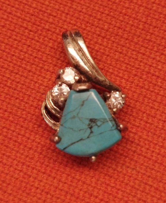 Pendente em prata 925 turquesa e zirconias. Pingente.
