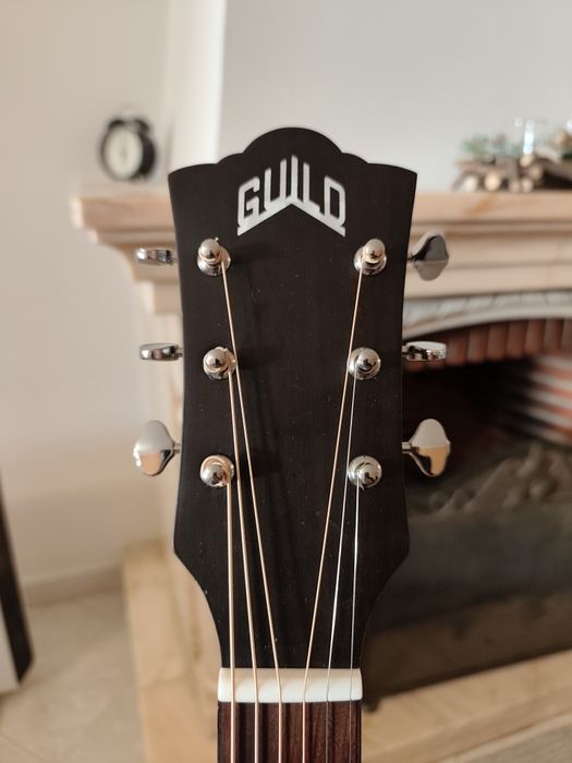 Guild guitar solid top