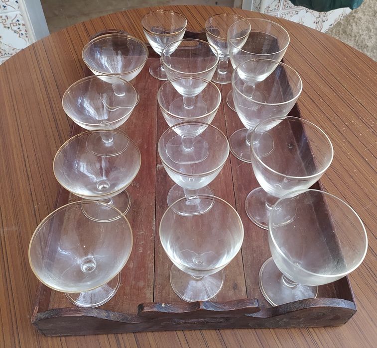 Conjunto de taças e jarra- lote 25,00