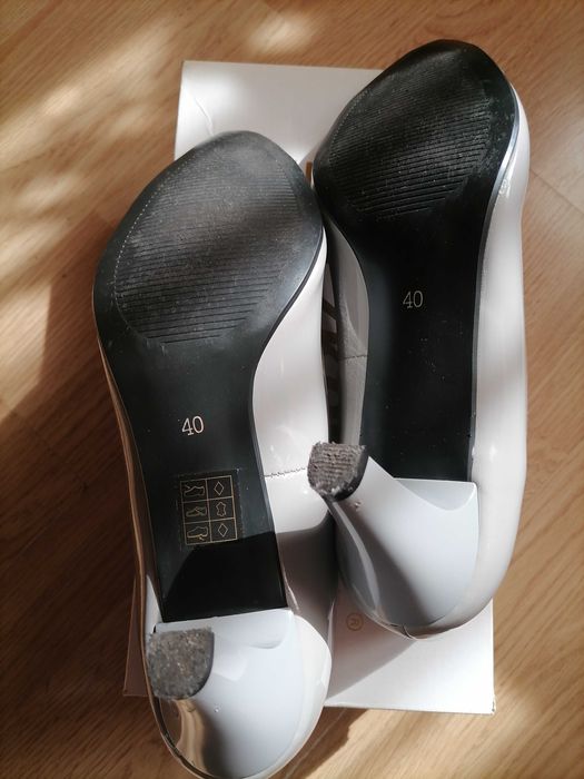 Czółenka lakierowane "Buczkowski" roz 40 - 26,5 cm.