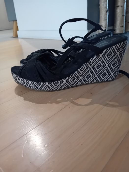Ssndaly na koturnie skóra