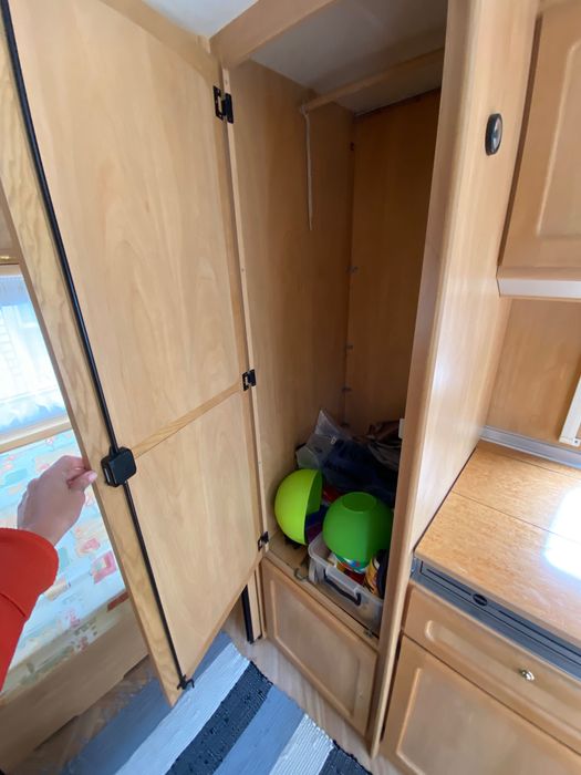 Продаємо улюблений сімейний причеп кемпінг Burstner