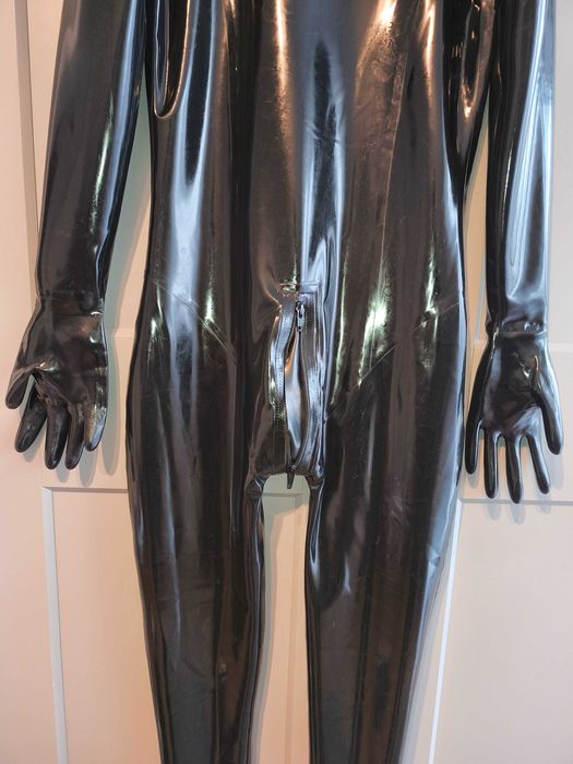 Kombinezon lateksowy LaTeX cykl bez maski Coldplay M przebranie guma