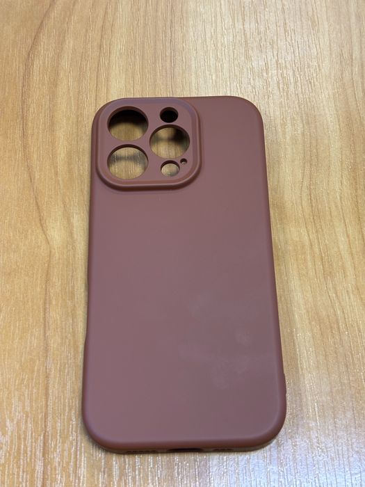 Чохол коричневий на iphone 16 pro