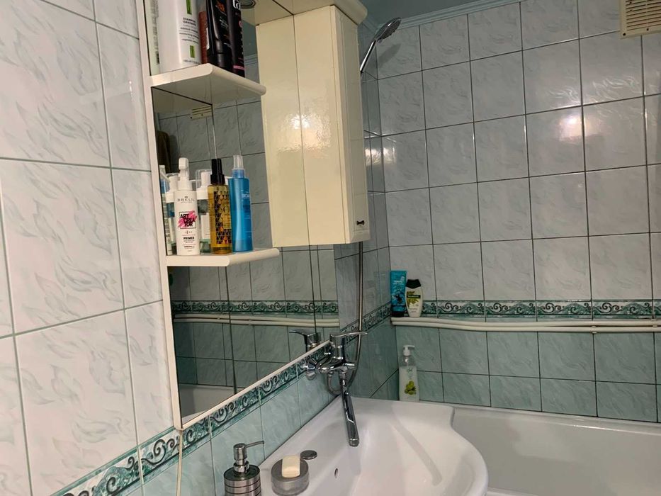 Продаж частини будинку з окремим подвір'ям  Польова