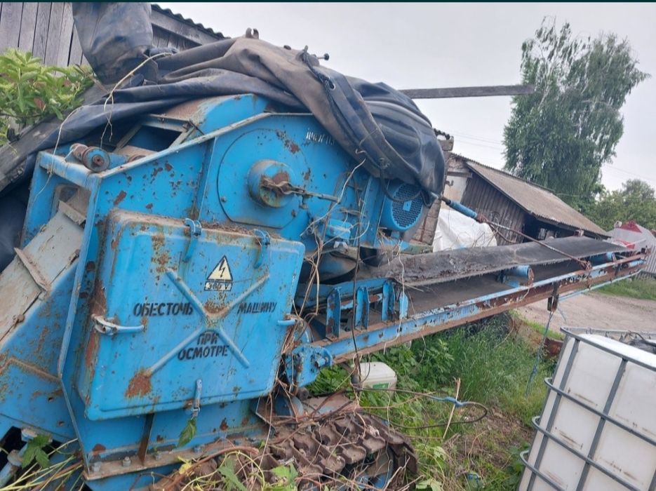 Продам Ковшовий ленточний- гусиничний погружчик