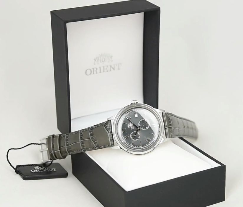Чоловічий годинник автопідзавод Orient Bambino версія 8. RA-AK0704N1