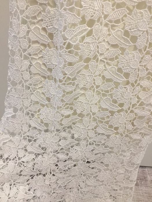 Длинное вечернее кружевное платье в греческом стиле