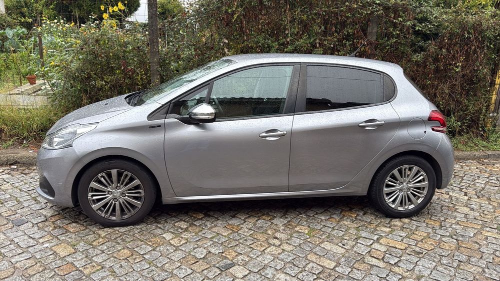 Peugeot 208 1.2 Signature