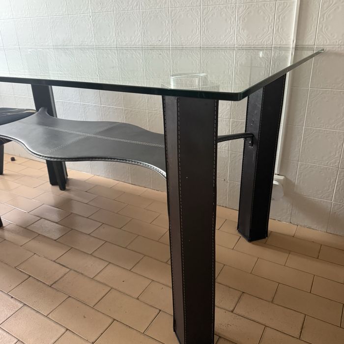 Mesa de vidro com 6 cadeiras