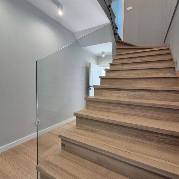 Schody drewniane, stolarz  konkurecyjne ceny