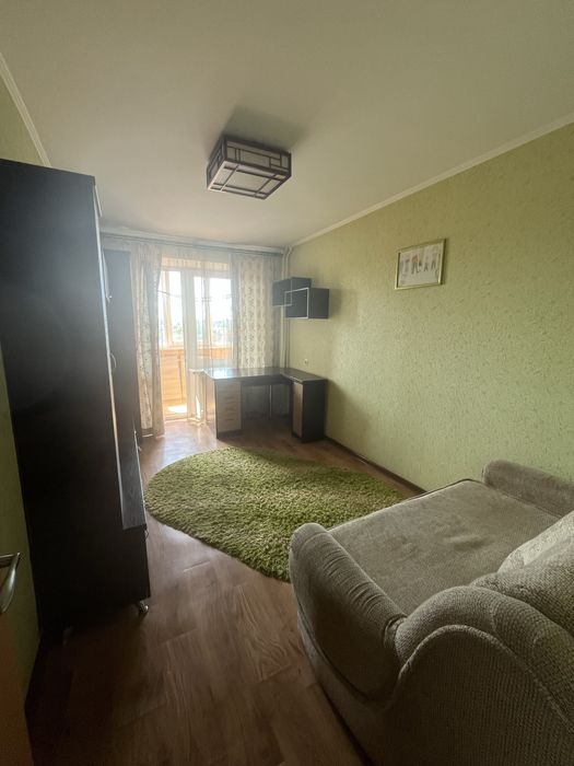 Продам 4-х кімнатну квартив , 80м2 в цегляному будинку по пр-т Миру