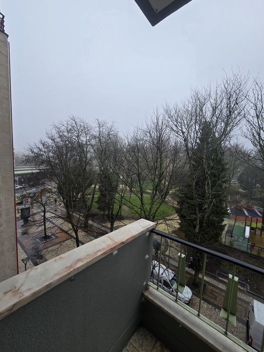 Quarto Partilhado com Varanda no Centro da Amadora